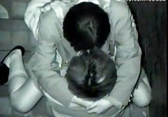 Una chica videos de sexo anal con ancianas con una gran falta de tetas comparte a sí misma en la leva